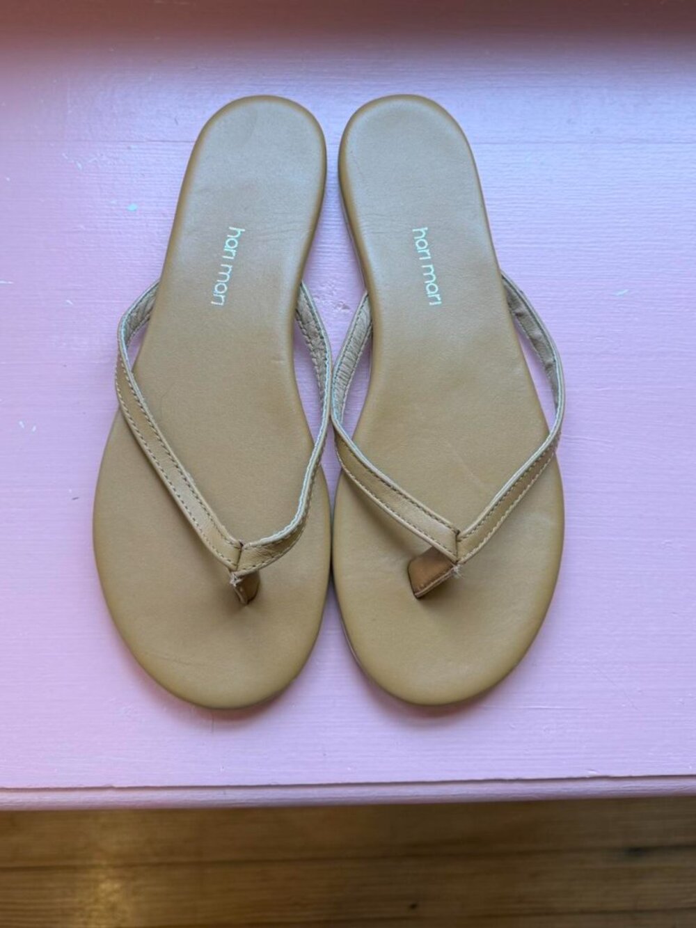 Hari Mari Dark tan leather flip flops